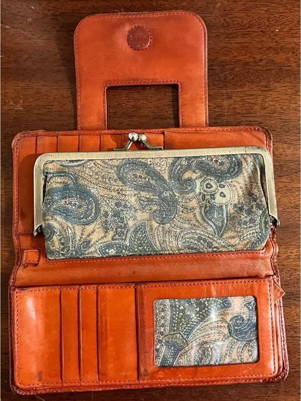 Vintage Brown Leather Wallet with Magnetic Closure and Multiple Card Slots
